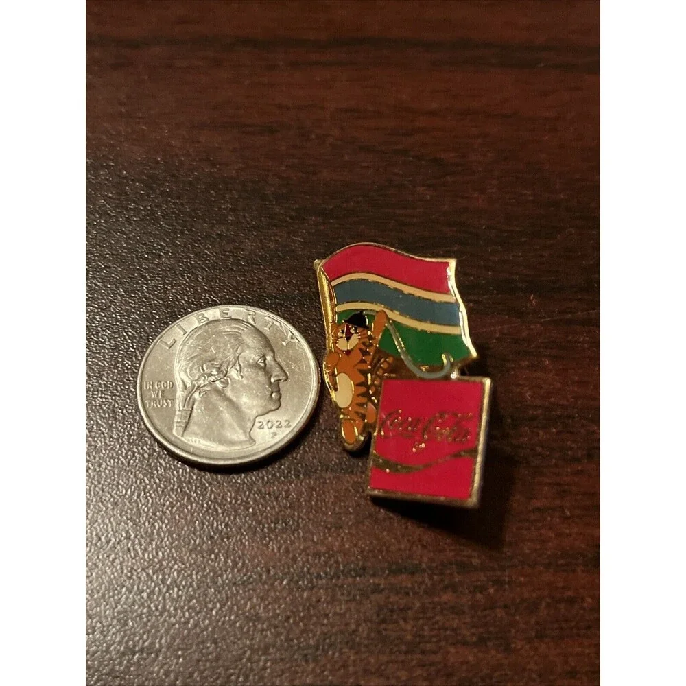 Vintage 1988 Seoul Olympics‎ Coca Cola Hodori Tiger Gambia Flag Lapel Pin
